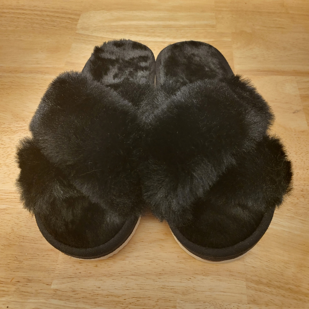 Cozy Black Faux Fur Women's Slippers